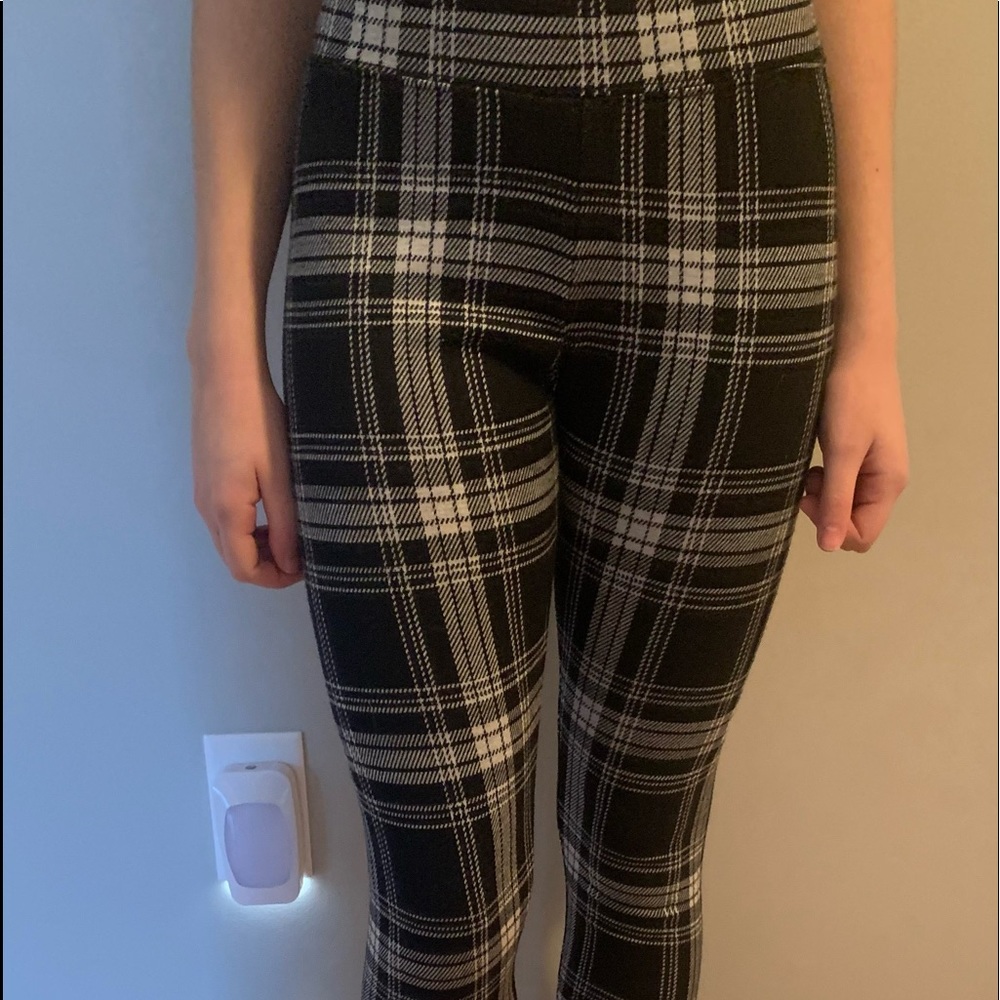 Aeropostale checkered black leggings